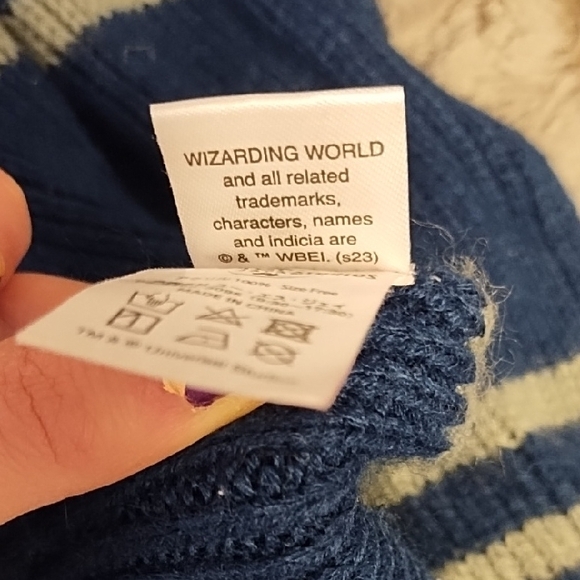 Harry Potter Ravenclaw Scarf - Picture 7 of 8